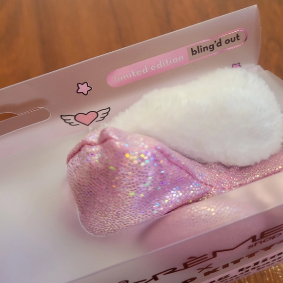 NEW the crème shop x Hello Kitty limited edition plush spa headband - Picture 3 of 3